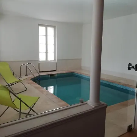 Les Colonnades Bed & Breakfast 3*