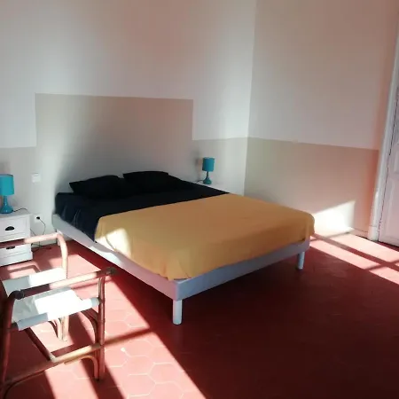 Couette-café Les Colonnades 3*