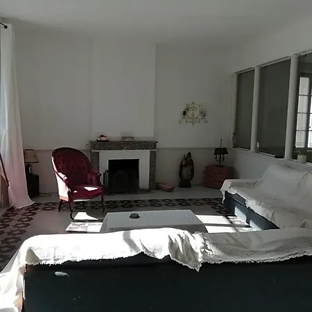 Les Colonnades Bed & Breakfast 3*